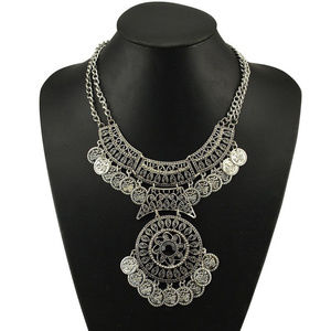 SALE ** BRAND NEW ** BEAUTIFUL STATEMENT NECKLACE